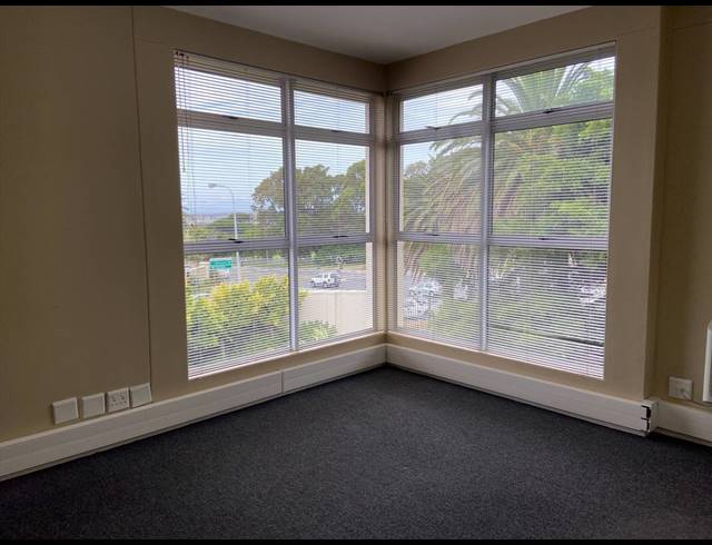 126M² OFFICE TO LET IN WESTLAKE